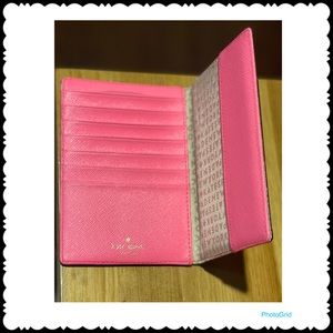 Time to Travel! This perfect Bright Pink passport holder is perfect for you❣️